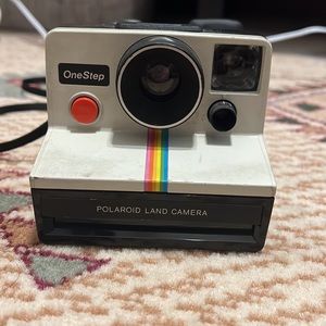 VINTAGE POLAROID CAMERA